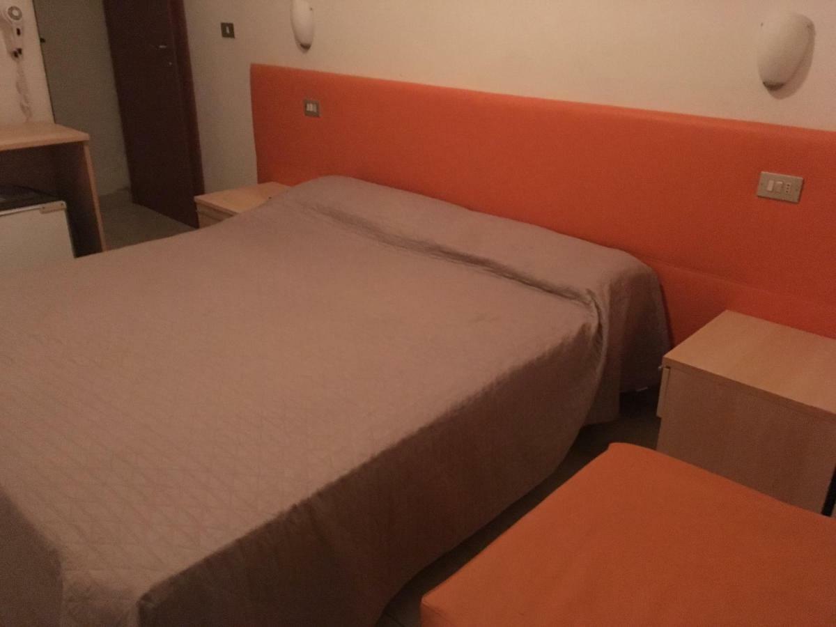 New Prophet Bed & Breakfast Cattolica Bagian luar foto