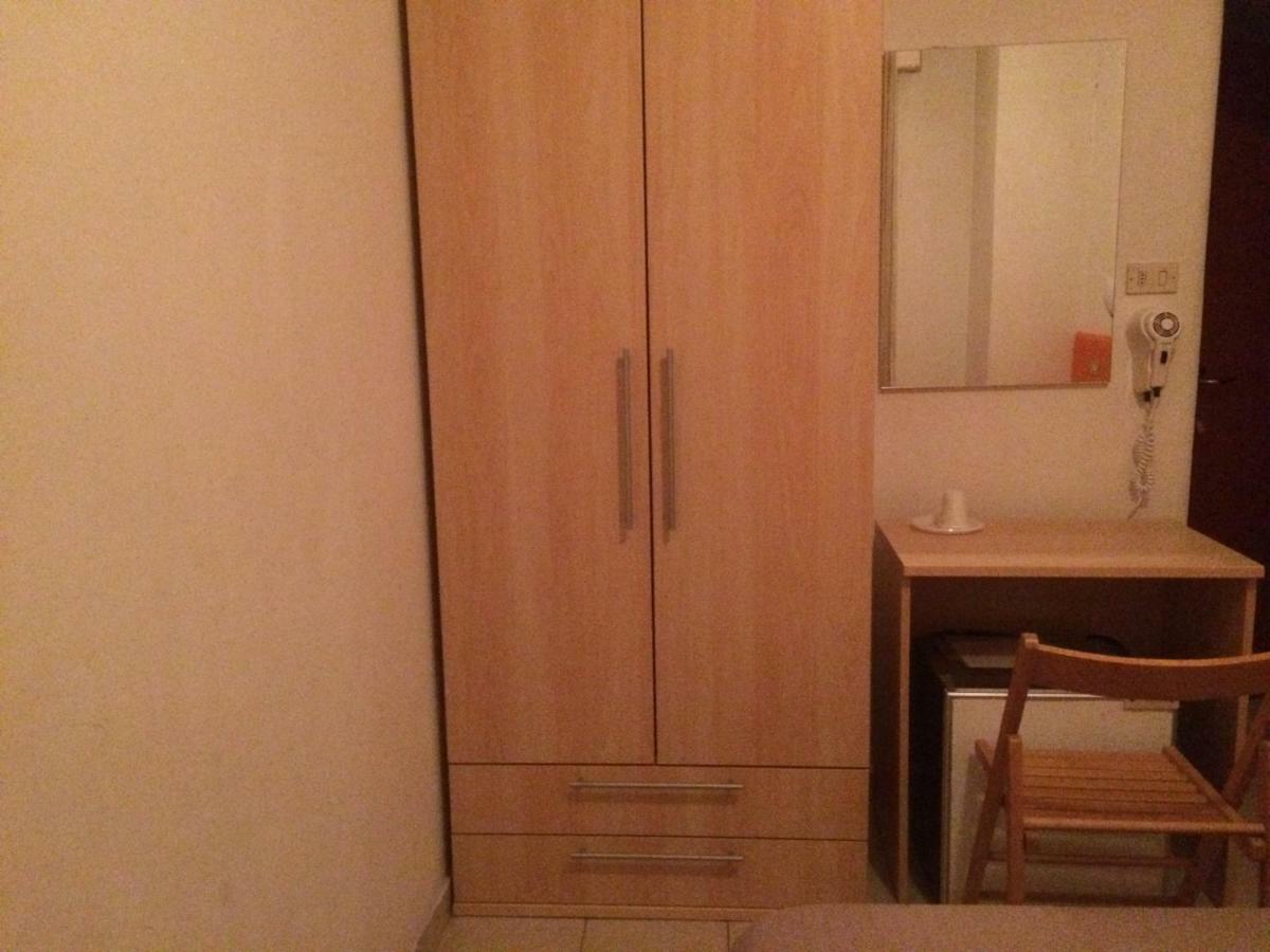 New Prophet Bed & Breakfast Cattolica Bagian luar foto