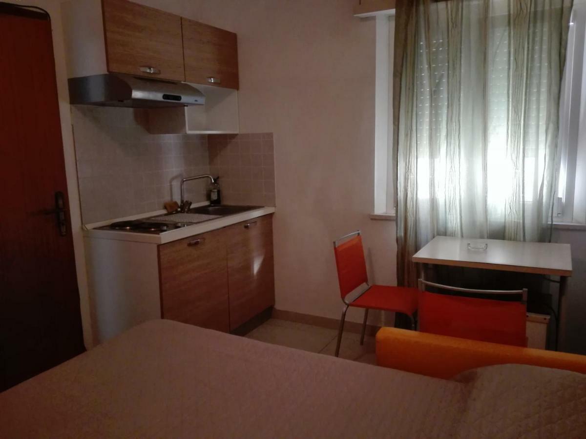New Prophet Bed & Breakfast Cattolica Bagian luar foto